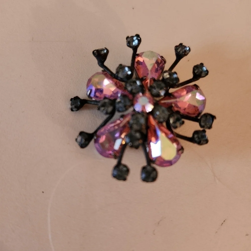 Gorgeous vintage crystal brooch